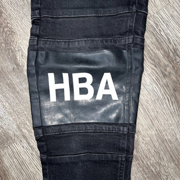 HBA W28 but I wear 30/31 and they fit nicely - Picture 3 of 5